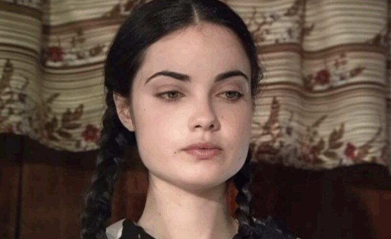 Анна-Сесиль Свердлова в кадре из сериала 