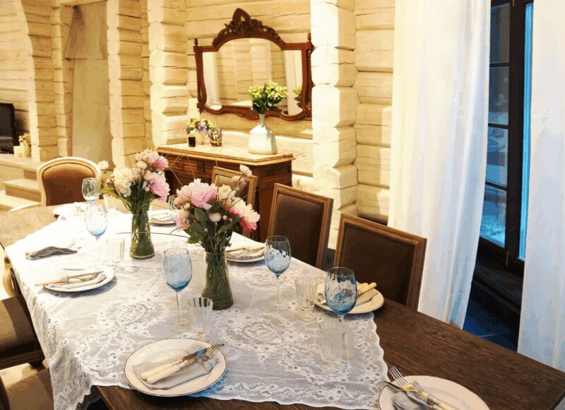 «Дворянское гнездо» в Подмосковье: как Сергей Жигунов, звезда «Гардемаринов», построил усадьбу XIX века с русской печью и вишневым садом