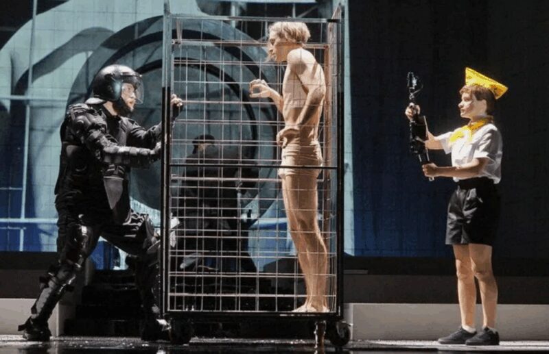 Сцена из спектакля «Норма», вызвавшая шквал критики