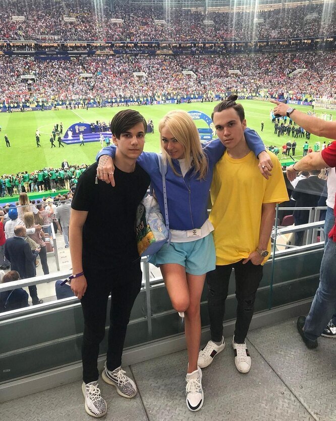 «У моего Андрея есть только одна мама — я»: как Яна Рудковская отвоевала сыновей у экс-мужа и почему 24-летний Андрей и 23-летний Николай избегают публичности