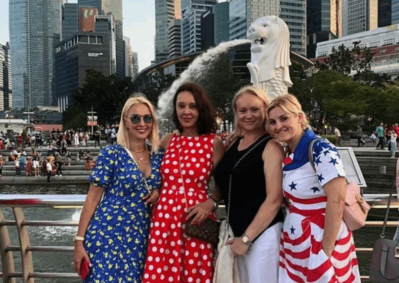 Лера Кудрявцева с подругами на отдыхе