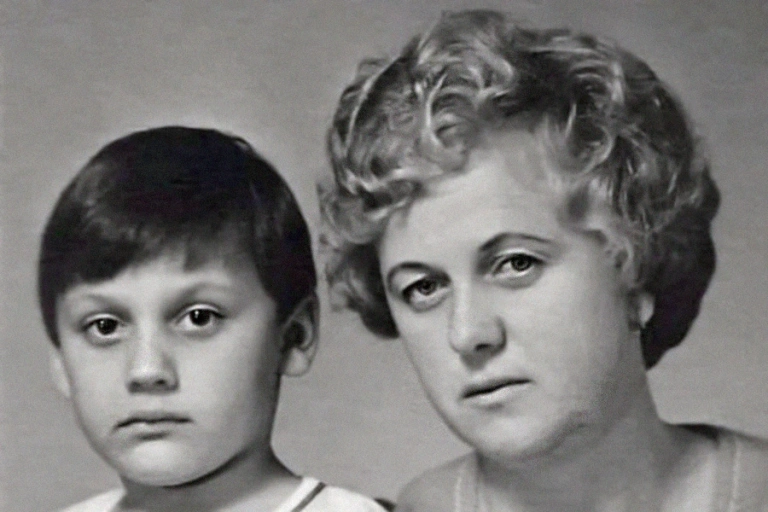 Маленький Стас Михайлов с мамой Людмилой