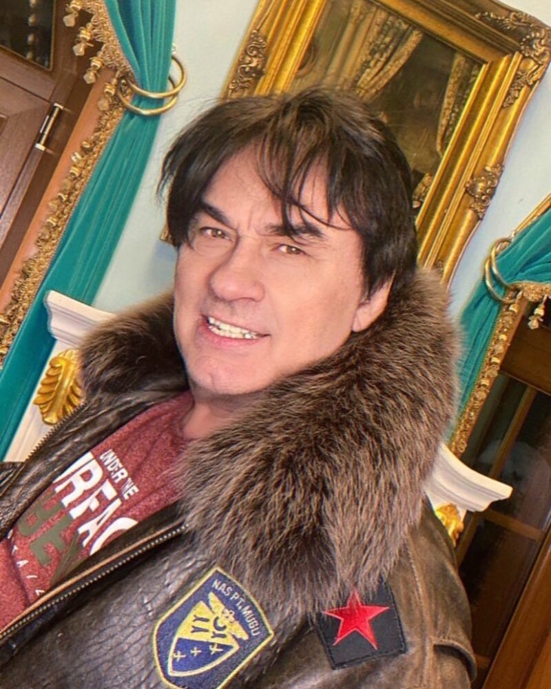 «Я люблю тебя до слез»: как 75-летний Александр Серов, мечта миллионов, остался совсем один в огромном доме