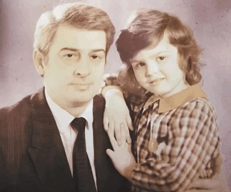 Анатолий Миончинский с дочерью Ангелиной, чьё детство было омрачено его зависимостью.