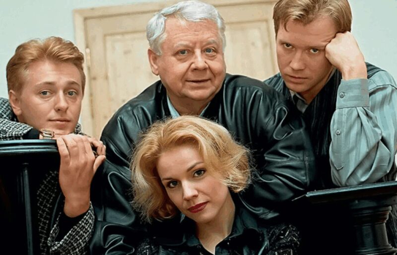 «Он не откладывал отцовство»: почему 59-летний Евгений Миронов скрывал сына-подростка 6 лет