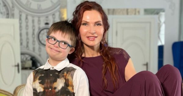 Родила в 42 и не скрывала «солнечного» сына: Эвелина Блёданс о 13-летнем Семёне, его успехах и взрослой жизни