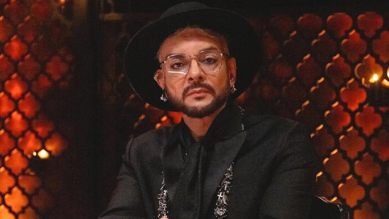 «Подарила духи»: Филипп Киркоров рассказал, чем дочь удивила его на 23 Февраля