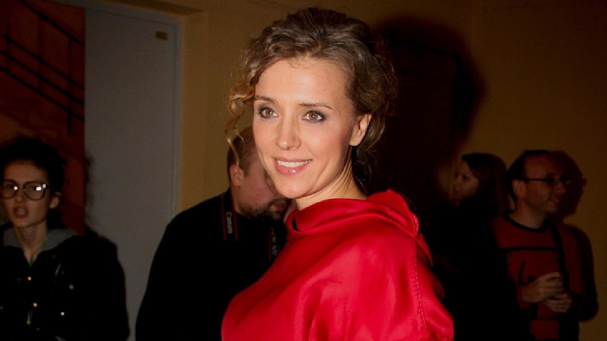 «Чтобы вы, девочки мои, жили счастливо»: 104-летняя бабушка Ксении Алфёровой поздравила поклонников