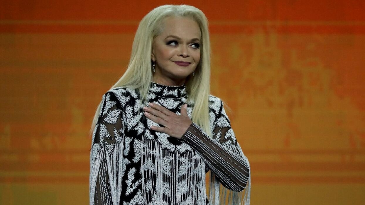 Лариса Долина снизила цены на выступления после продажи квартиры