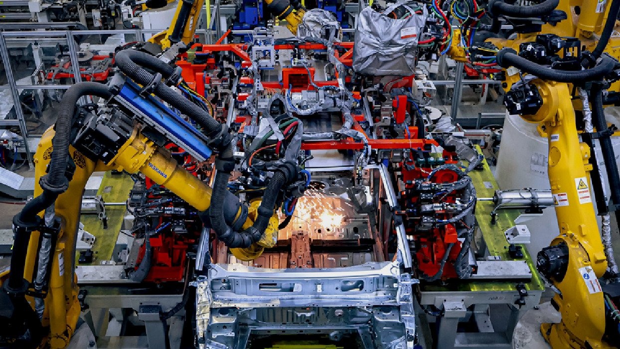 Первый кузов Jeland сварен: Завод General Motors в России возобновил работу после 11 лет простоя