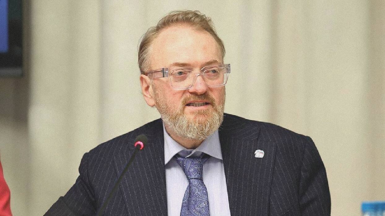 «Лучше отсеку свой язык»: Виталий Милонов ответил Виктории Боне на критику