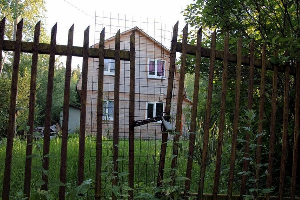 Когда дачный забор может стать причиной судебного иска: объясняет адвокат