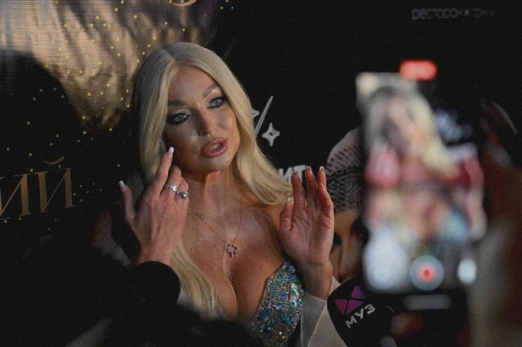 «Материнское тепло»: Волочкова назвала Пугачёву заменившей ей мать после операции