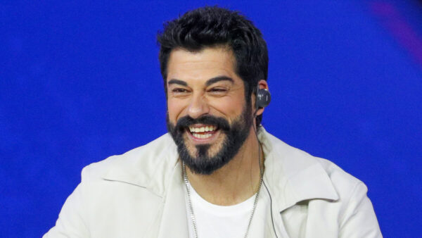 Восточный мачо покорил сердца, но не всех: почему Бурак Озчивит не спешит за гражданством, а российские звёзды «круче» его 45-тысячного спектакля?