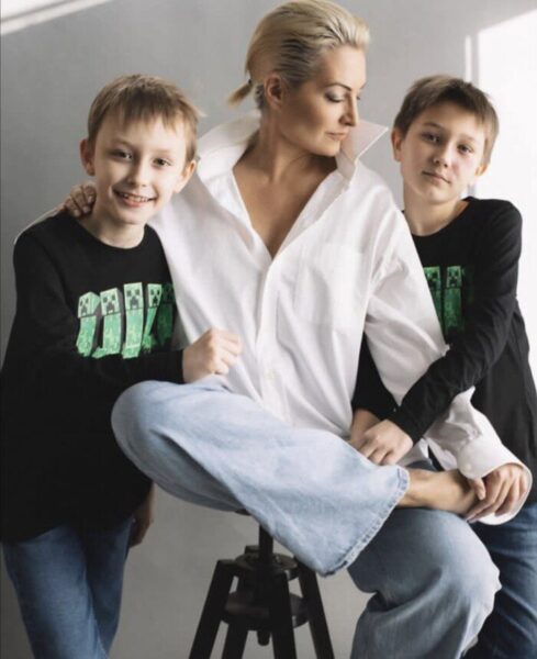 Неожиданный альянс: бывшие жены звезды объединились: как две экс-супруги 49-летнего Константина Соловьева «пошли войной» на его третью жену и чем закончился публичный скандал