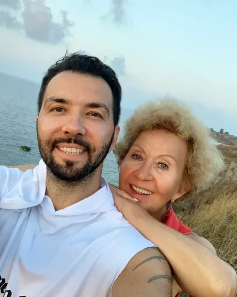 «Снова девятнадцать» в 76 лет: как живёт вдова Ильи Олейникова, пережившая невосполнимую утрату