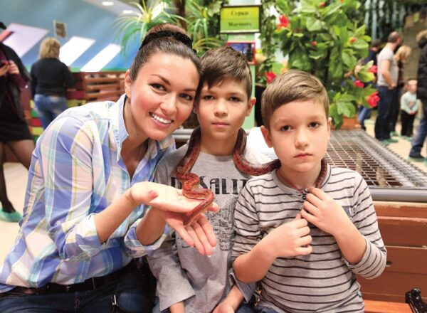 Экранная стерва, реальная драма: 45-летняя Такшина после разрыва с Антипенко наконец «светится от счастья»