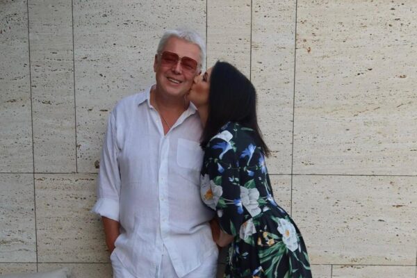 «Я женюсь!»: как почти 40-летний брак пережил пожары, падение в эфире и слухи об эмиграции?