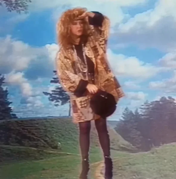 76-летняя Алла Пугачева вышла в свет в 37-летнем бомбере