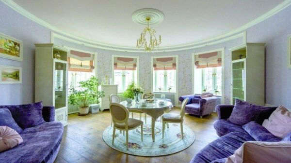 «Здесь я чувствую себя на своём месте»: как 68-летняя Татьяна Догилева 30 лет шла к дому мечты в центре Москвы