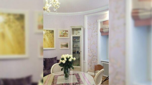 «Здесь я чувствую себя на своём месте»: как 68-летняя Татьяна Догилева 30 лет шла к дому мечты в центре Москвы