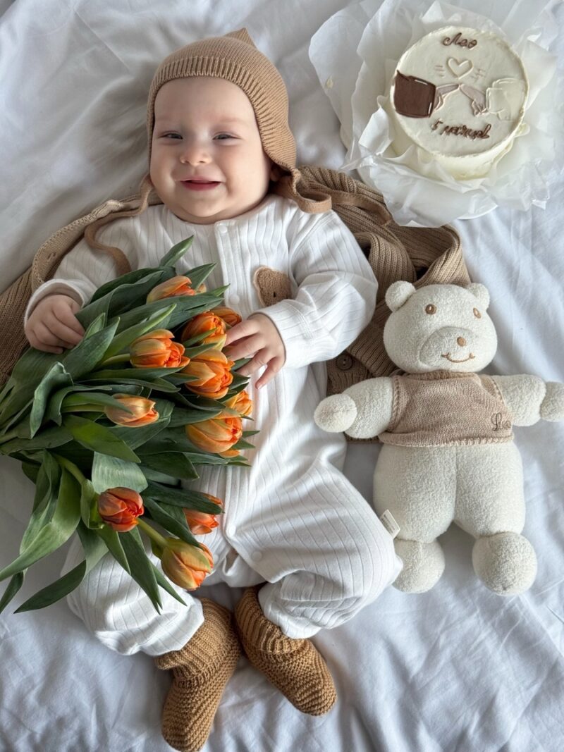 Очаровательный Леон быстро покорил сердца поклонников своей милой внешностью.