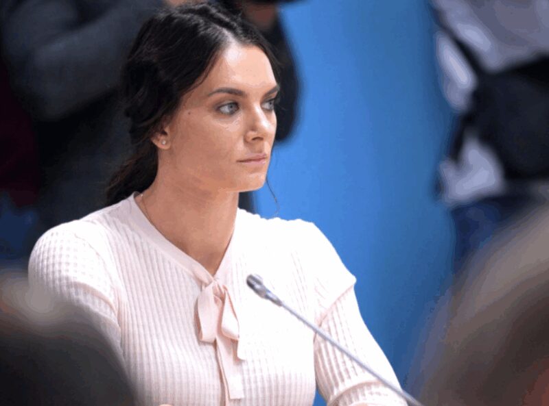 Тайный визит на родину был связан с похоронами ее тренера.