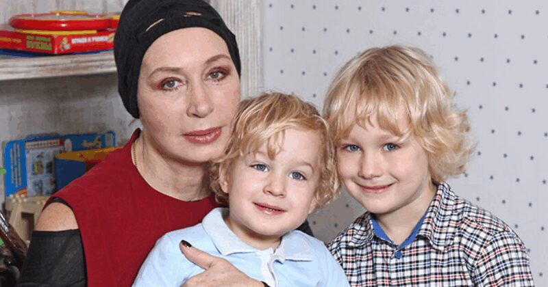 Счастливые моменты с внуками – главная радость актрисы.