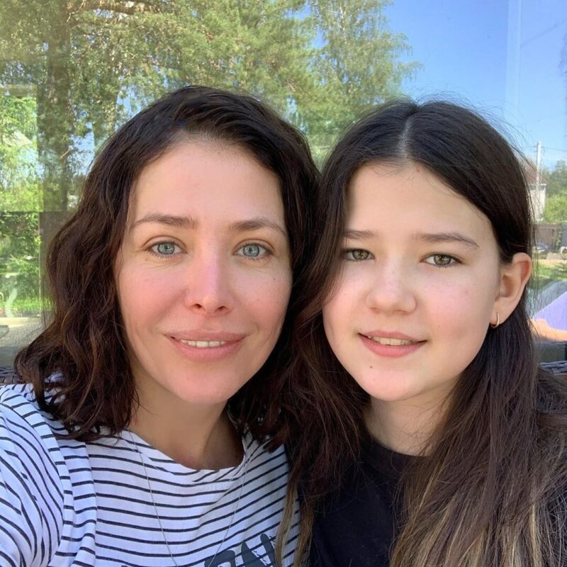 Александра Савенко, дочь известного писателя, выбрала свой путь.