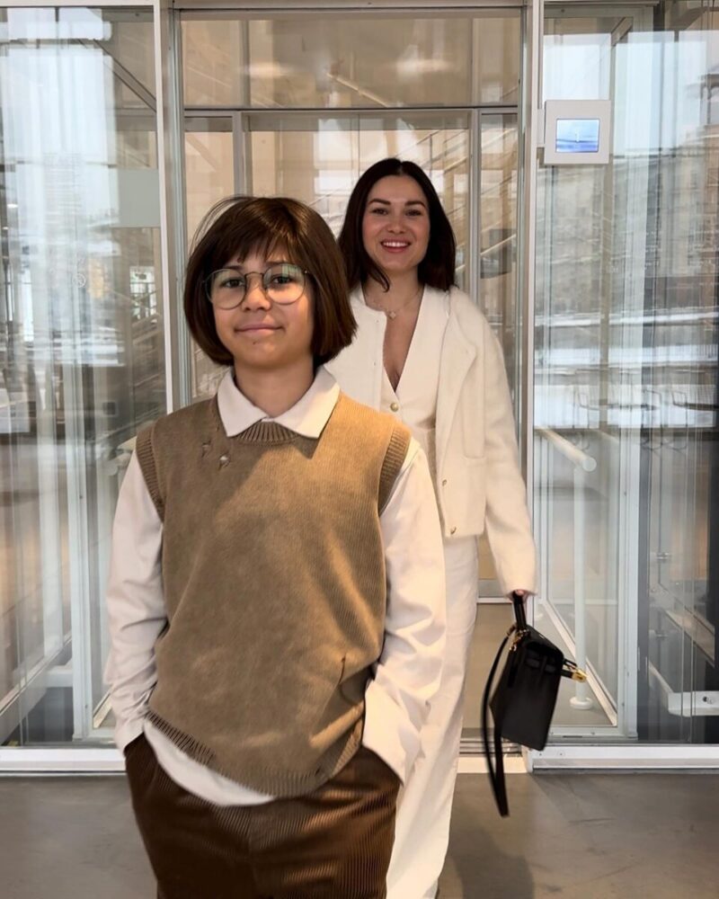 Денис старается проводить с детьми максимум времени.