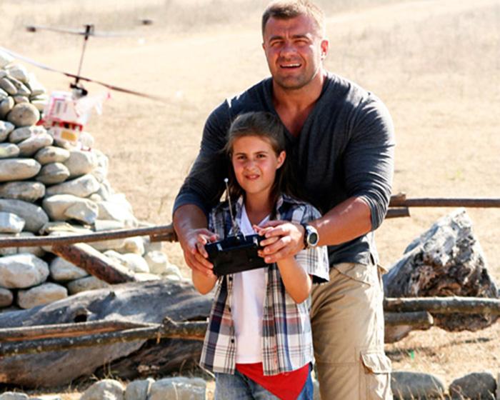 Артист не только выступил режиссером фильма «День Д», но и снял там свою 10-летнюю дочку