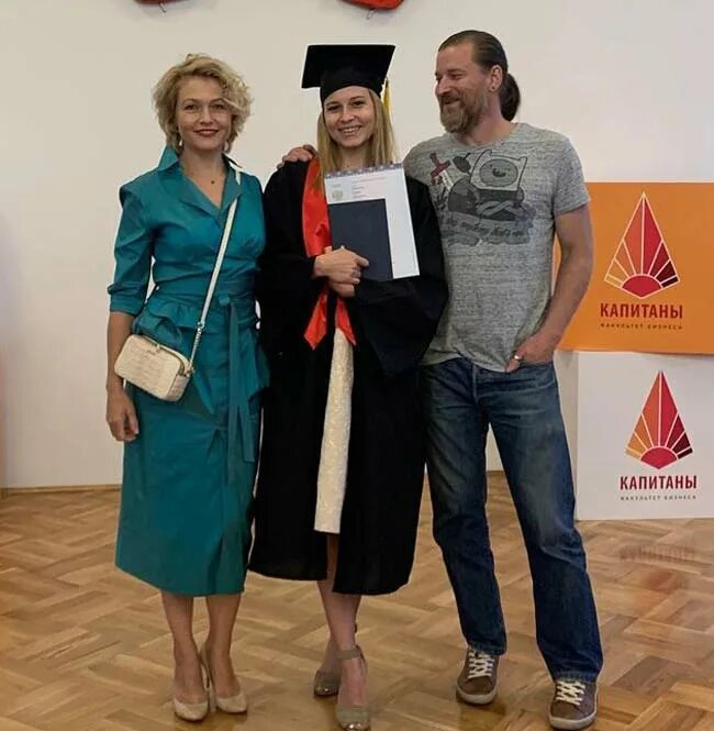 Кадр из одного из популярных сериалов с участием звезды.