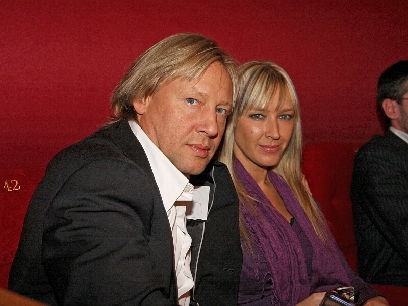 Звезда с синими глазами, чья улыбка скрывала годы отчаяния и борьбы: Дмитрий Харатьян — «Либо я, либо бутылка» — как ультиматум жены изменил жизнь «гардемарина» в 65 лет и почему распалась дружба с Жигуновым.