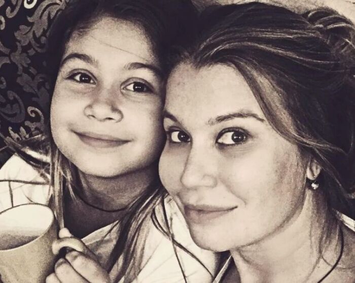 «Актриса на вырост»: 45-летняя Кристина Бабушкина, пережив инвалидное кресло и скандал с мужем, обрела главное счастье в дочери