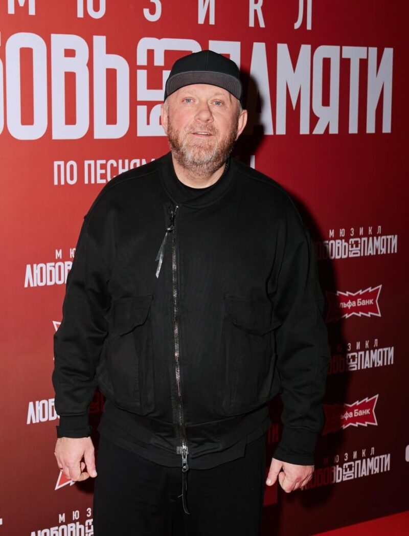 Константин Ивлев в окружении коллег и единомышленников.