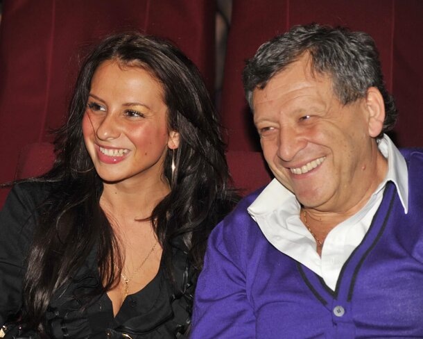 Молодая Анна быстро оказалась в центре светской жизни благодаря своему супругу.