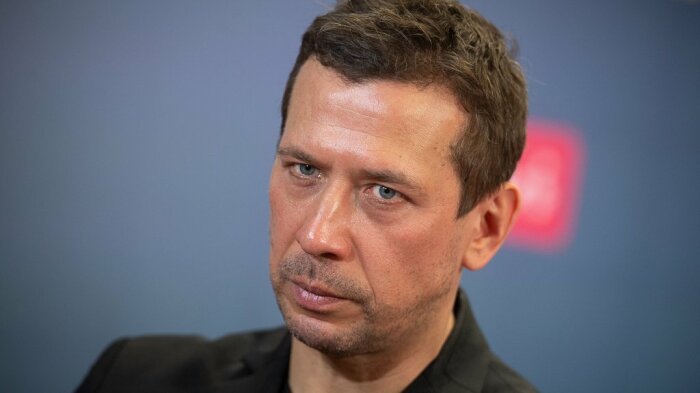 Идеал, учивший верности, рухнул спустя 20 лет : Андрей Мерзликин о разводе: «Бог забирает вечное, чтобы показать, что вечное — внутри»