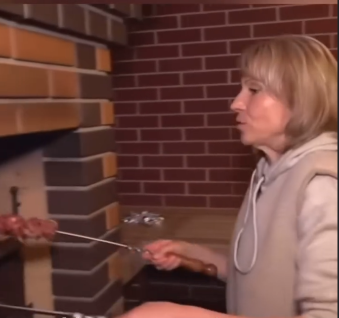 Ухоженный участок вокруг дома.