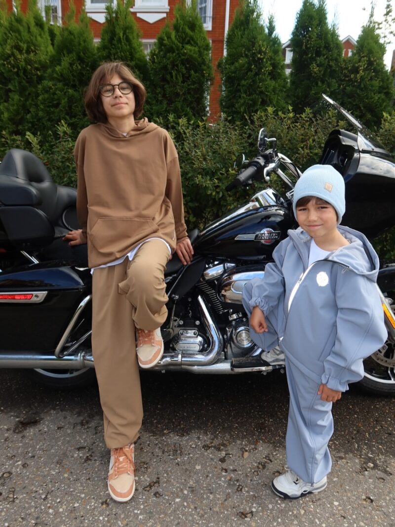 Отец и сыновья: крепкая связь и общие интересы.