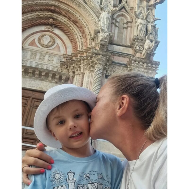 Мария Миронова не раз сталкивалась с критикой по поводу своего материнства.