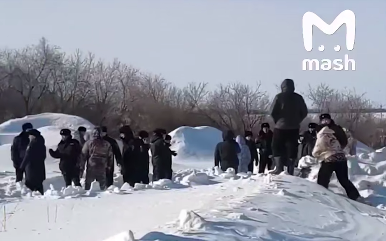 Отчаянный протест фермеров: жители Козихи вышли на дороги, чтобы защитить свой скот от принудительного убоя.