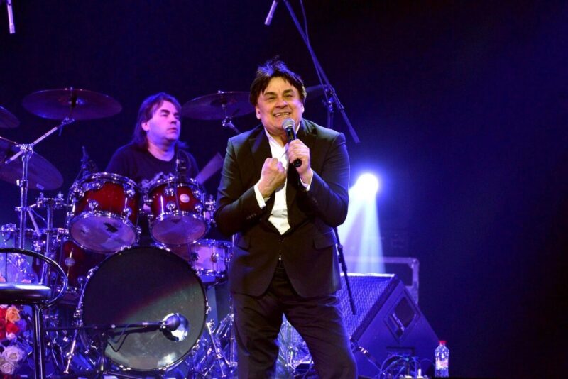 Елена Стебенева обрела счастье в общении с дочерью и внуками.