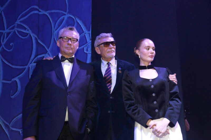 Три поколения мужчин семьи Михайловых, объединённые общей историей.