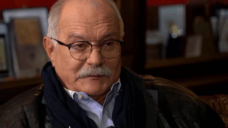 Режиссёр Никита Михалков, призывающий к очищению сцены от имитаций.