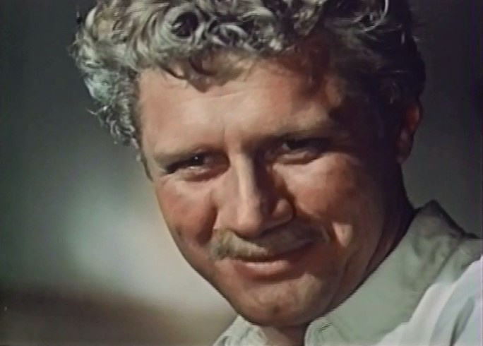 Несмотря на предложения из столичных театров, Тарабаринов остался в Харькове, чтобы заботиться о своей пожилой матери.