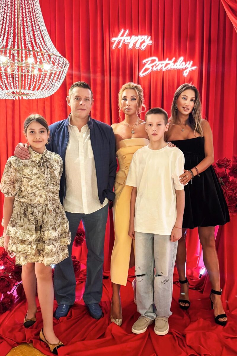 17 лет брака и трое детей: «Мне очень сложно» — почему Павел Буре развелся с Алиной