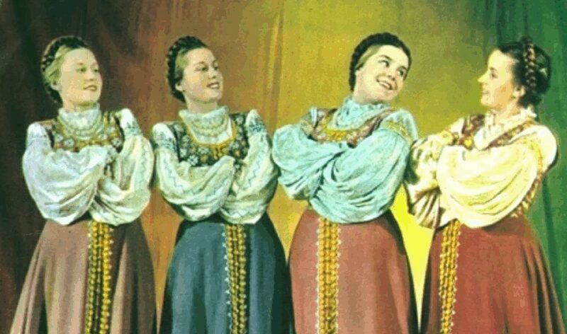 Даже после запрета сёстры продолжали петь для своей аудитории.