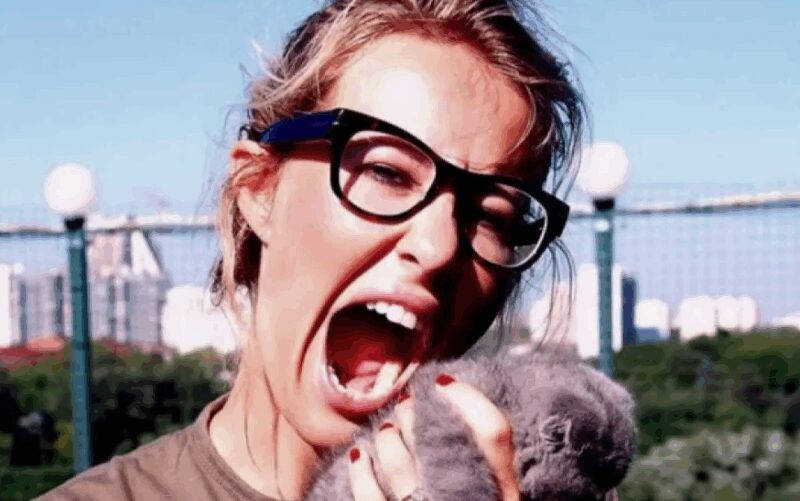 Ксения Собчак: запечатлённый момент из её публичной жизни.