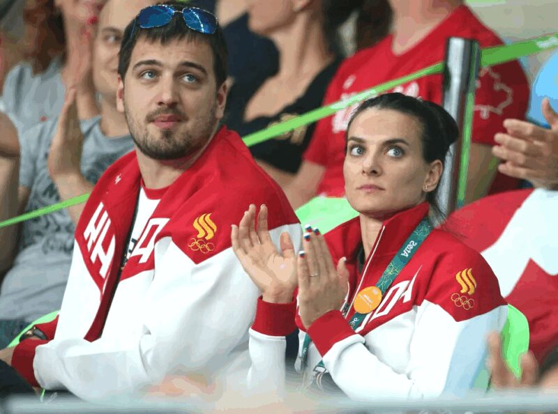 Спортсменка с мужем Никитой Петиновым, который младше ее на 8 лет.