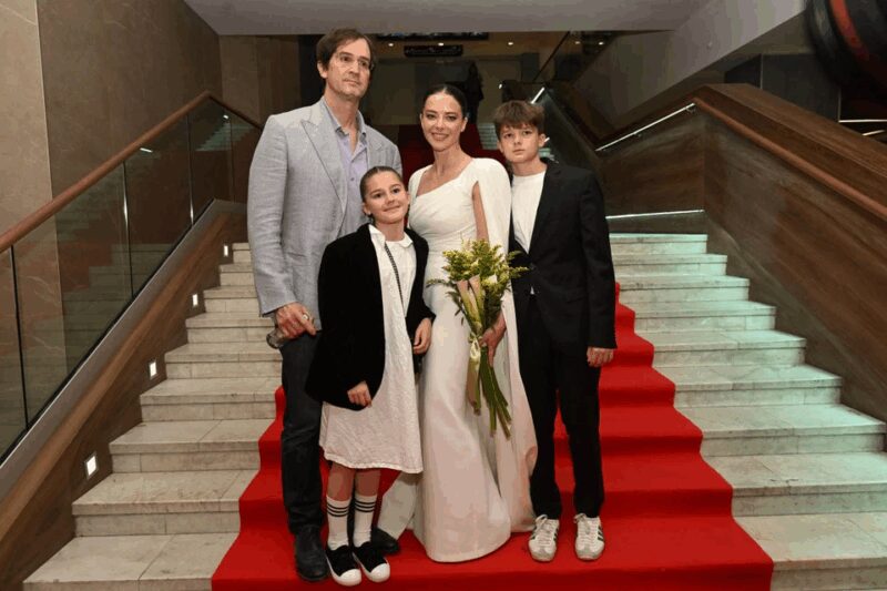 Марина Александрова с Андреем Болтенко и их детьми, Андреем и Катей, создавшие крепкую и счастливую семью.